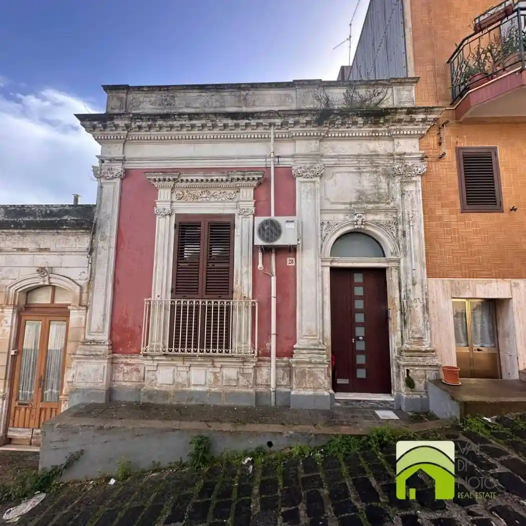 Casa indipendente in vendita a Canicattini Bagni