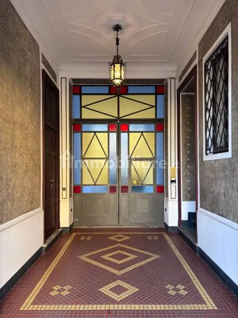 Palazzo - Edificio in affitto a Milano