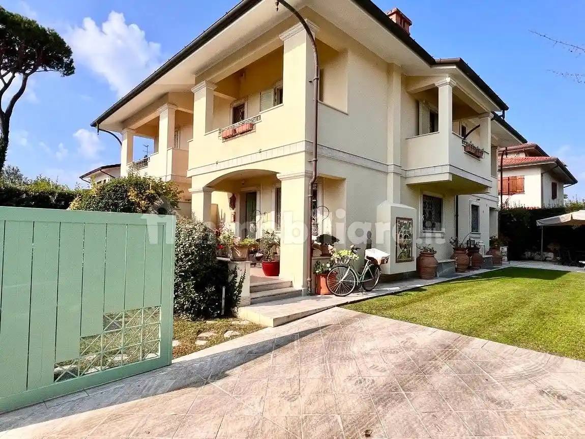 Villa in vendita a Forte dei Marmi