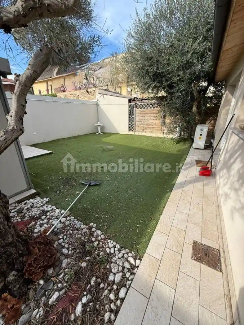 Casa indipendente in vendita a Pesaro