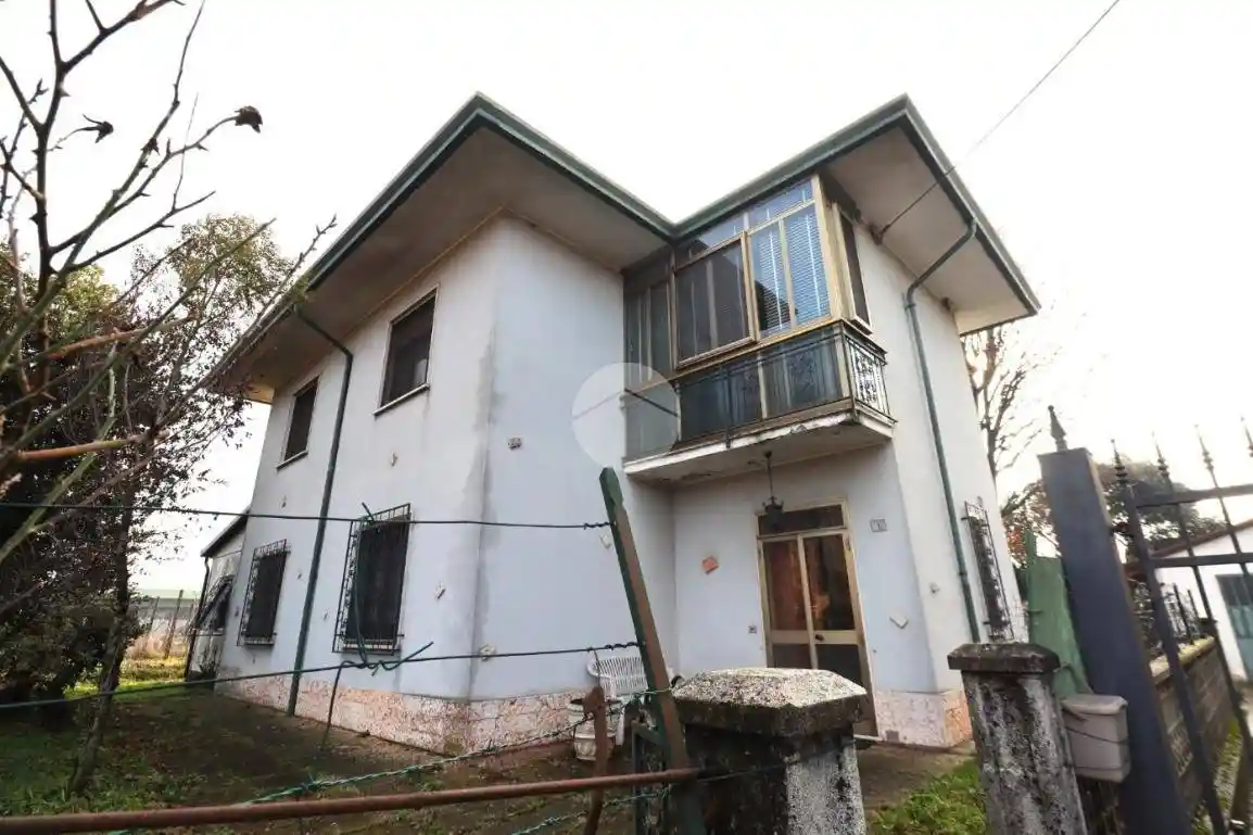 Villa in vendita a Villimpenta