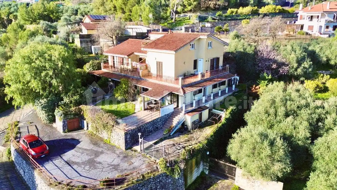 Appartamento in vendita a Imperia