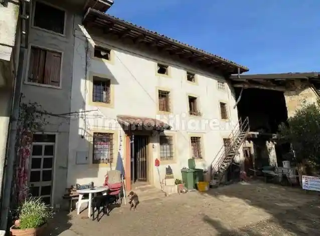 Palazzo - Stabile in vendita a Montecchio Maggiore