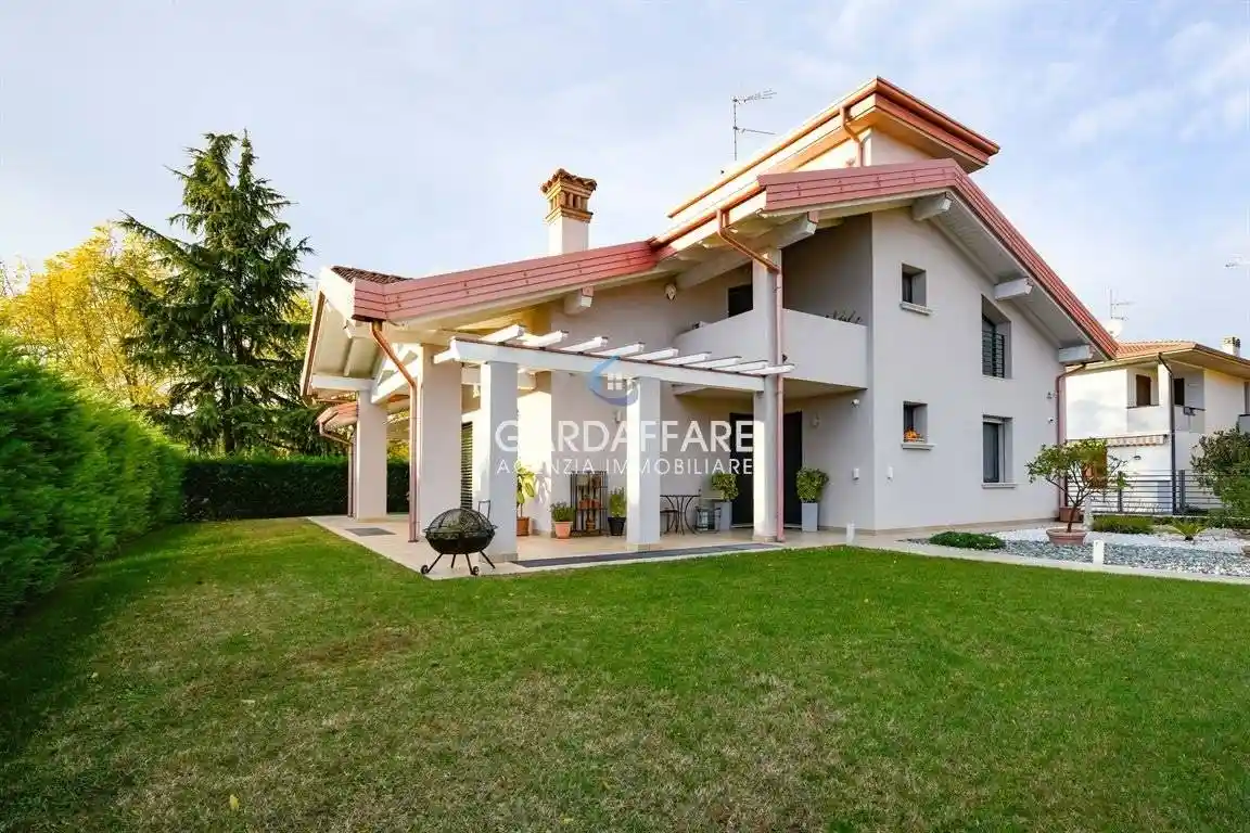 Villa in vendita a Desenzano del Garda