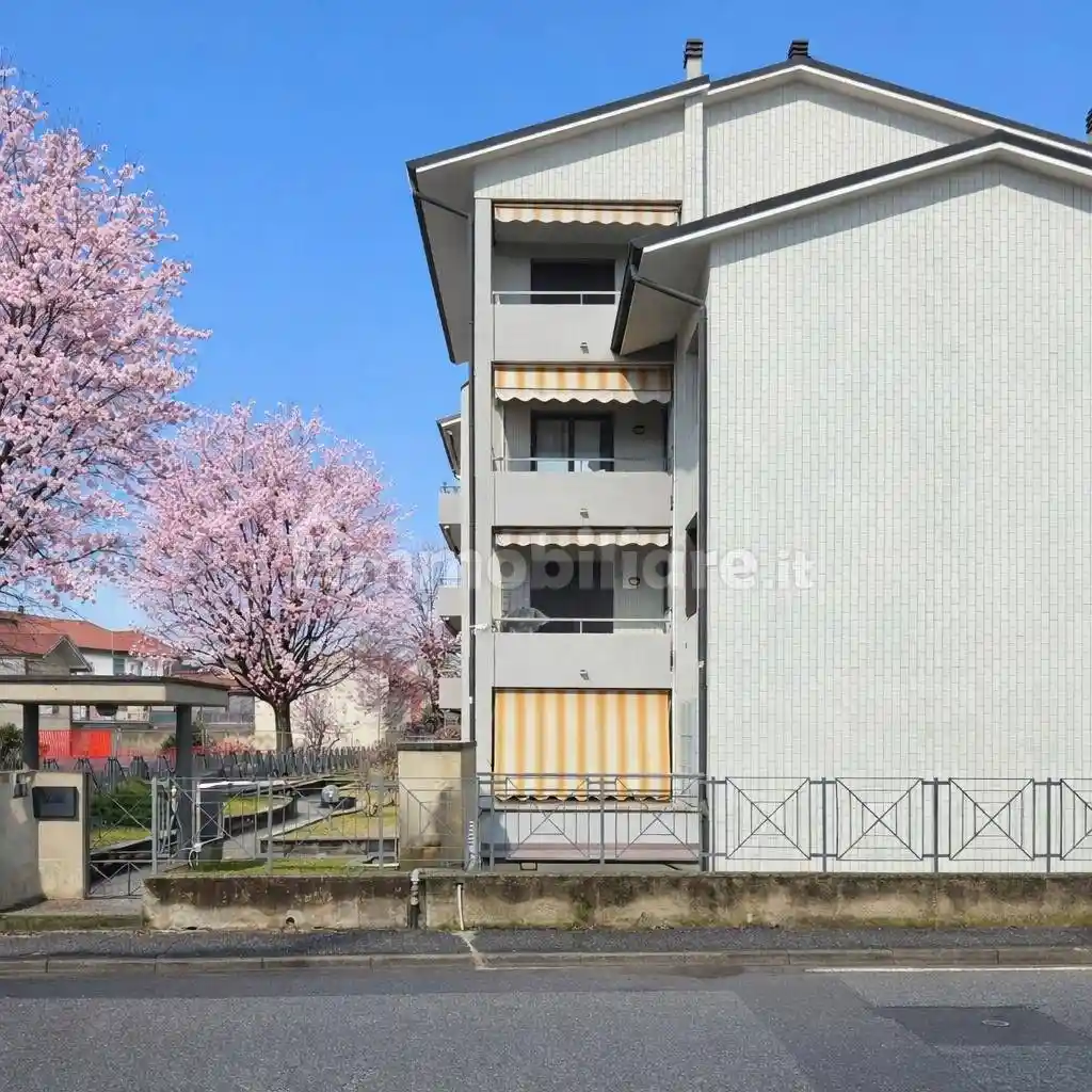 Appartamento in affitto a Biassono