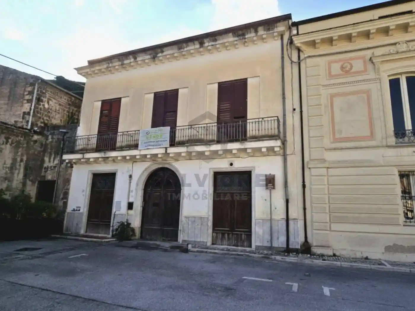 Palazzo - Edificio in vendita a Amorosi