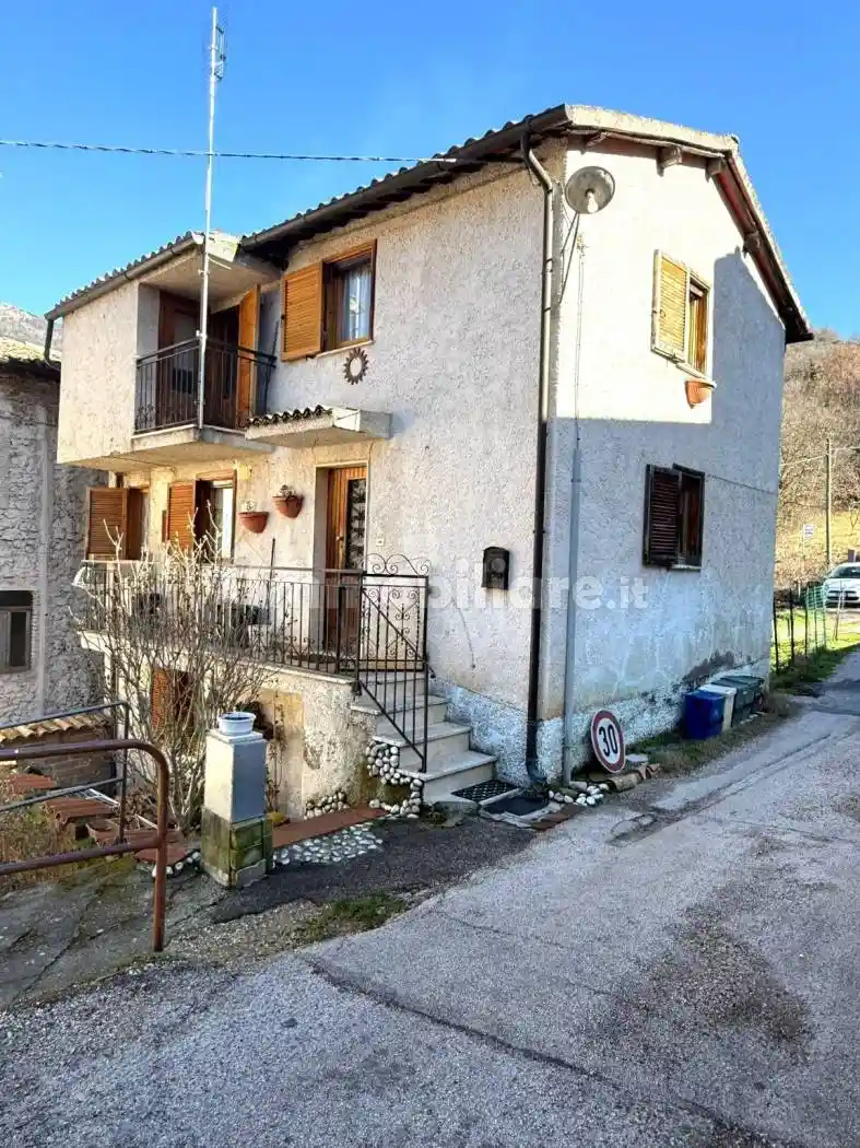 Casa indipendente in vendita a Cantalice