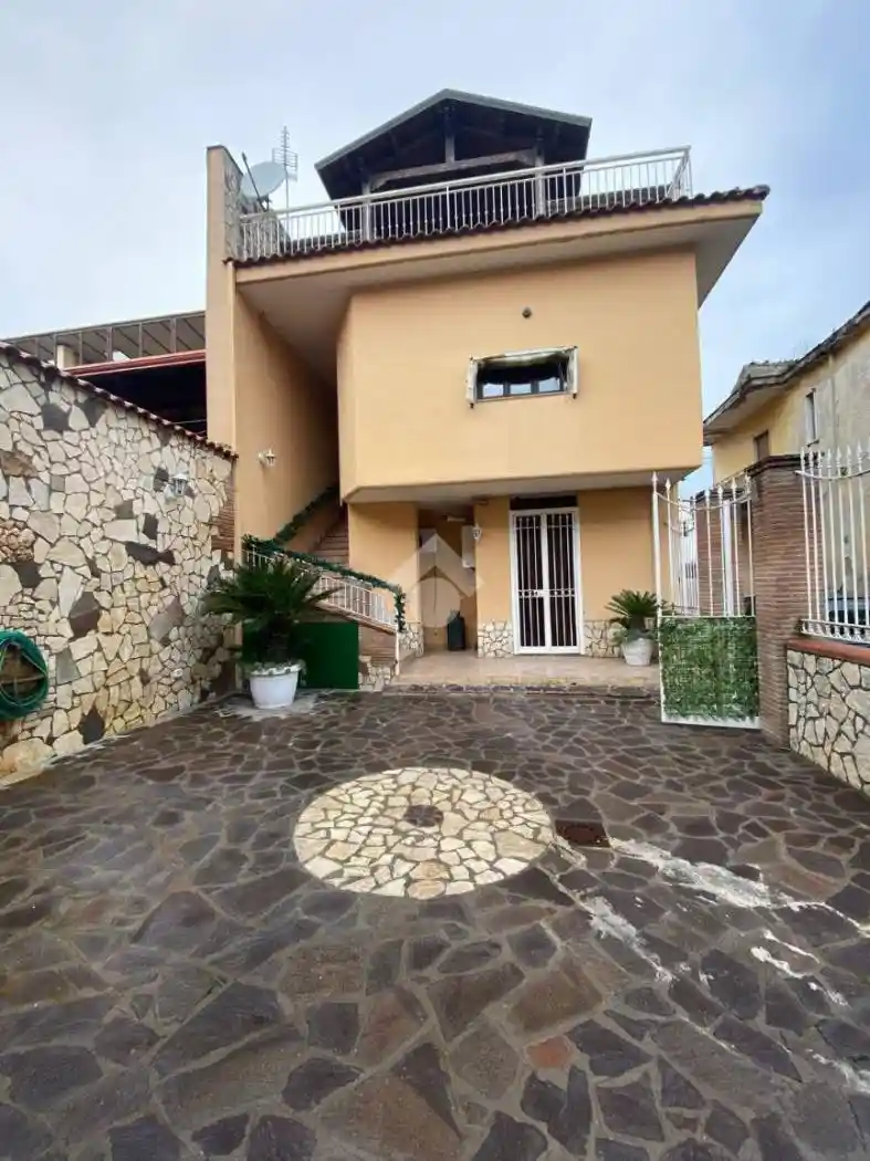 Casa indipendente in vendita a Villa di Briano