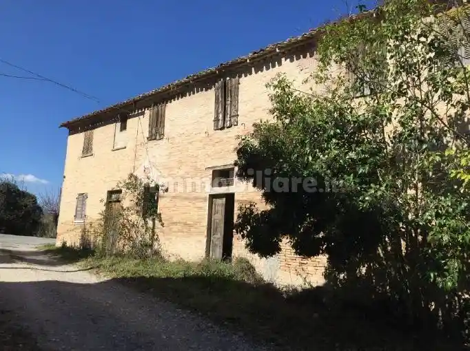 Palazzo - Edificio in vendita a Colli al Metauro