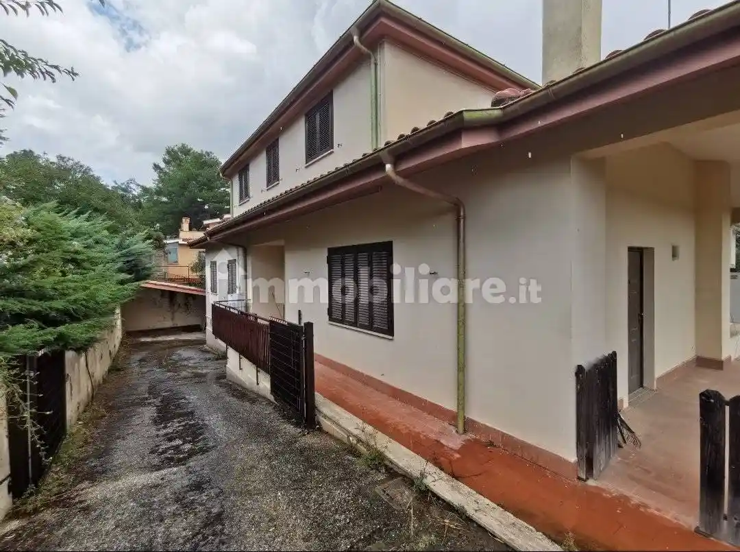 Villa in vendita a Castelnuovo di Porto