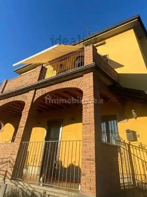 Appartamento in affitto a Almè