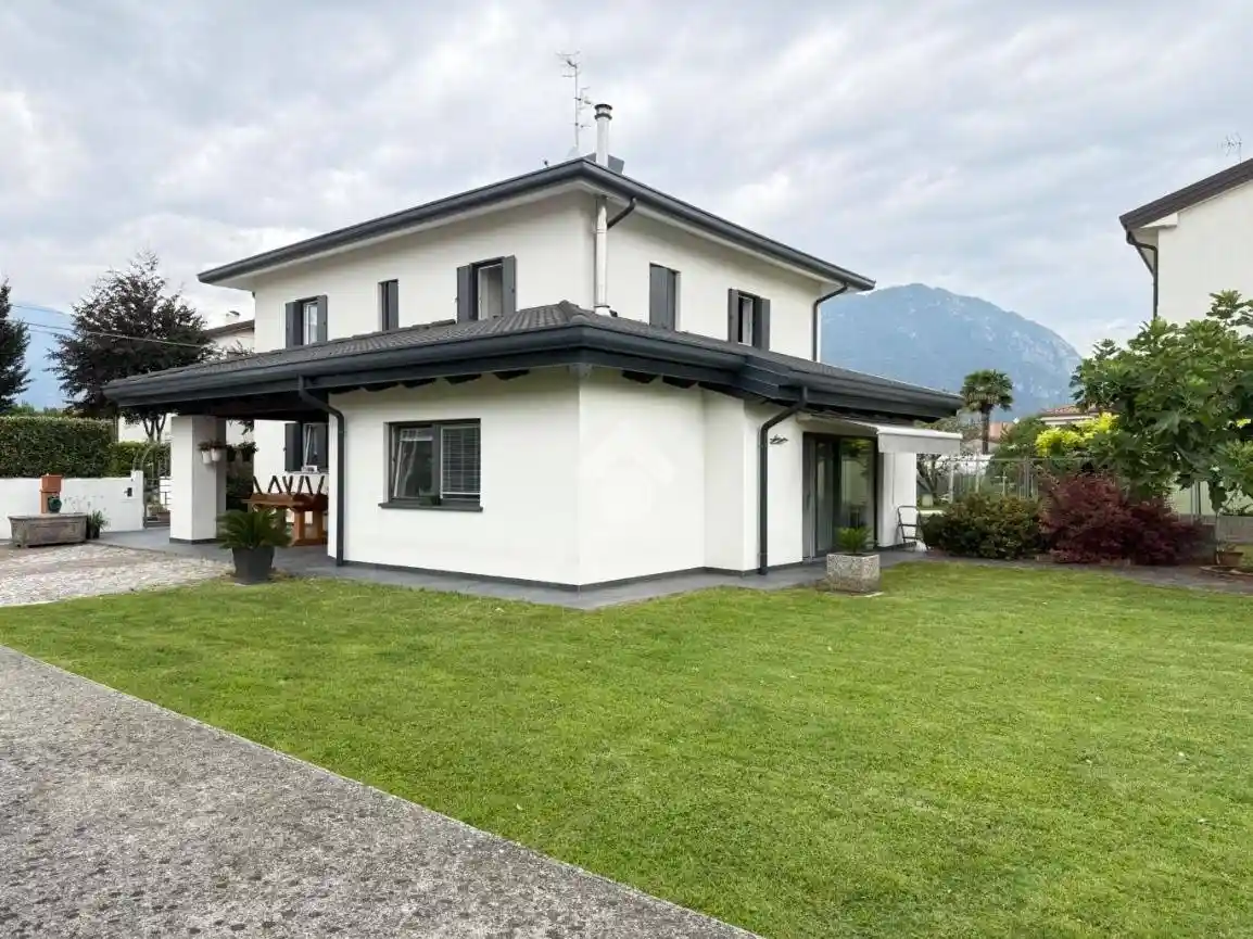 Villa in vendita a Gemona del Friuli