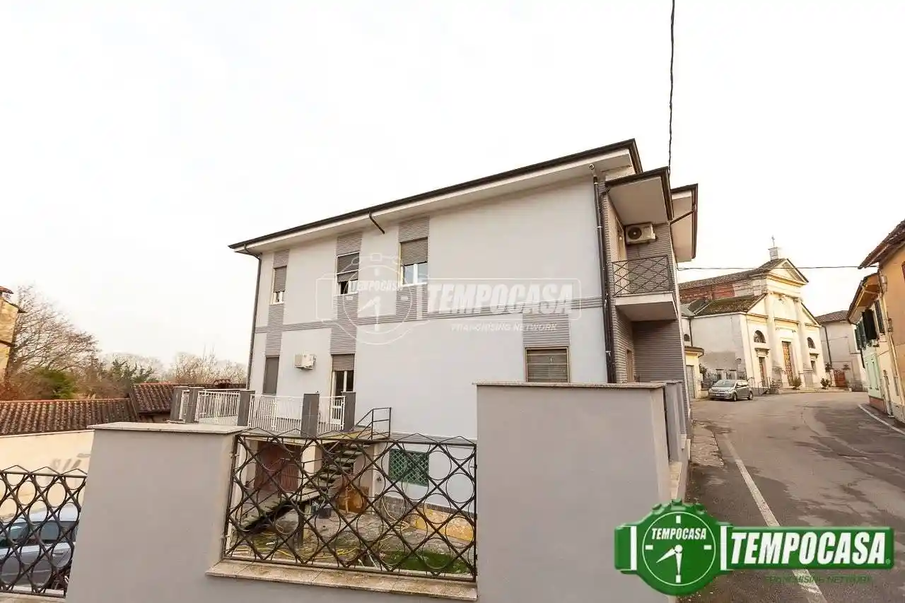 Villa in vendita a Azzanello