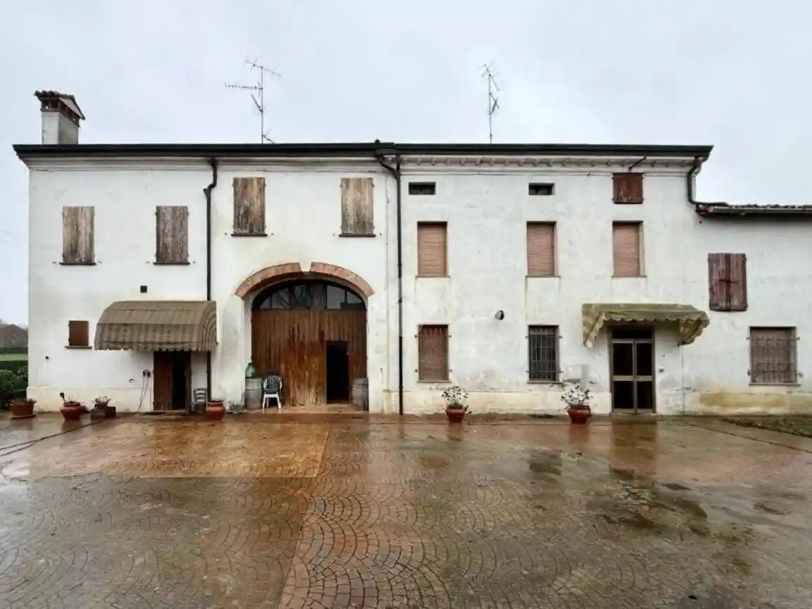 Villa in vendita a Gualtieri