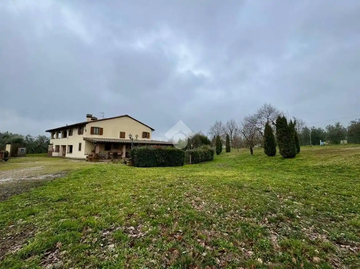 Casa indipendente in vendita a Reggello