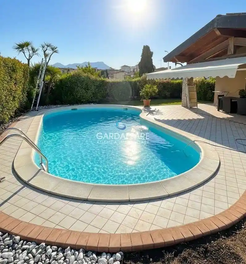 Villa in vendita a Manerba del Garda