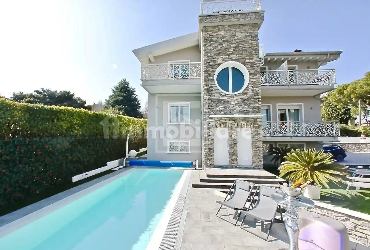 Villa in vendita a Desenzano del Garda