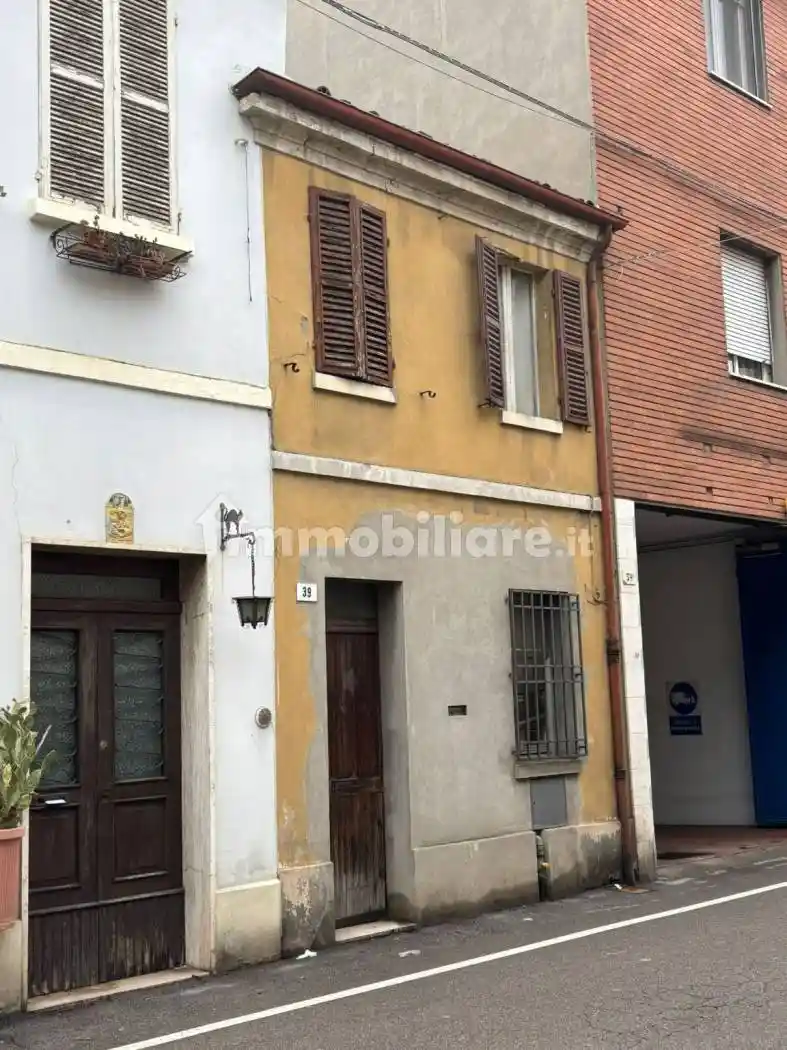 Casa indipendente in vendita a Forlì