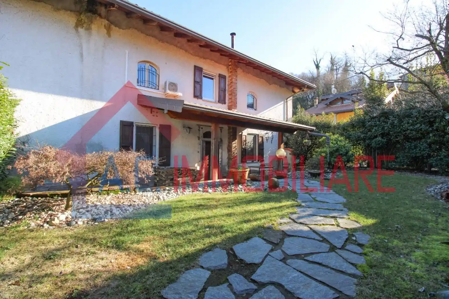 Casa indipendente in vendita a Vergiate