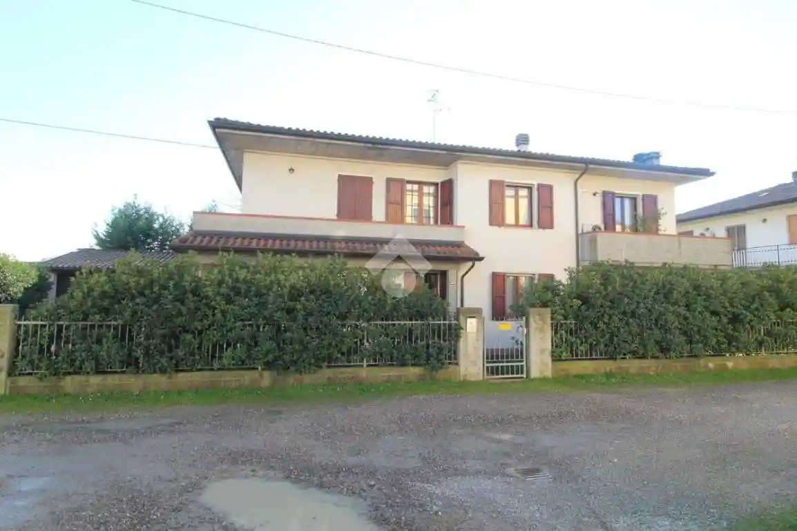 Villa in vendita a Cadelbosco di Sopra
