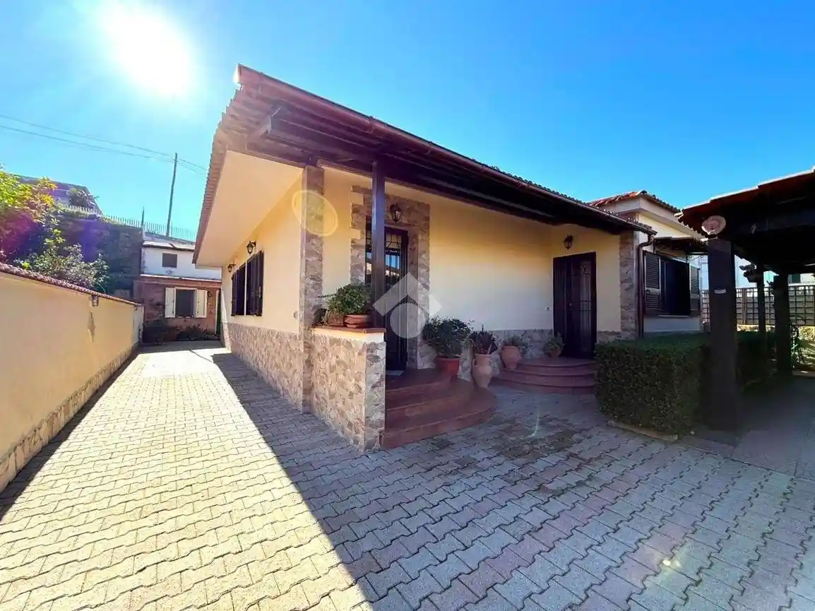 Villa in vendita a Pozzuoli
