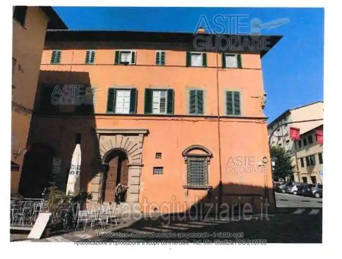 Palazzo - Stabile in vendita a Pescia