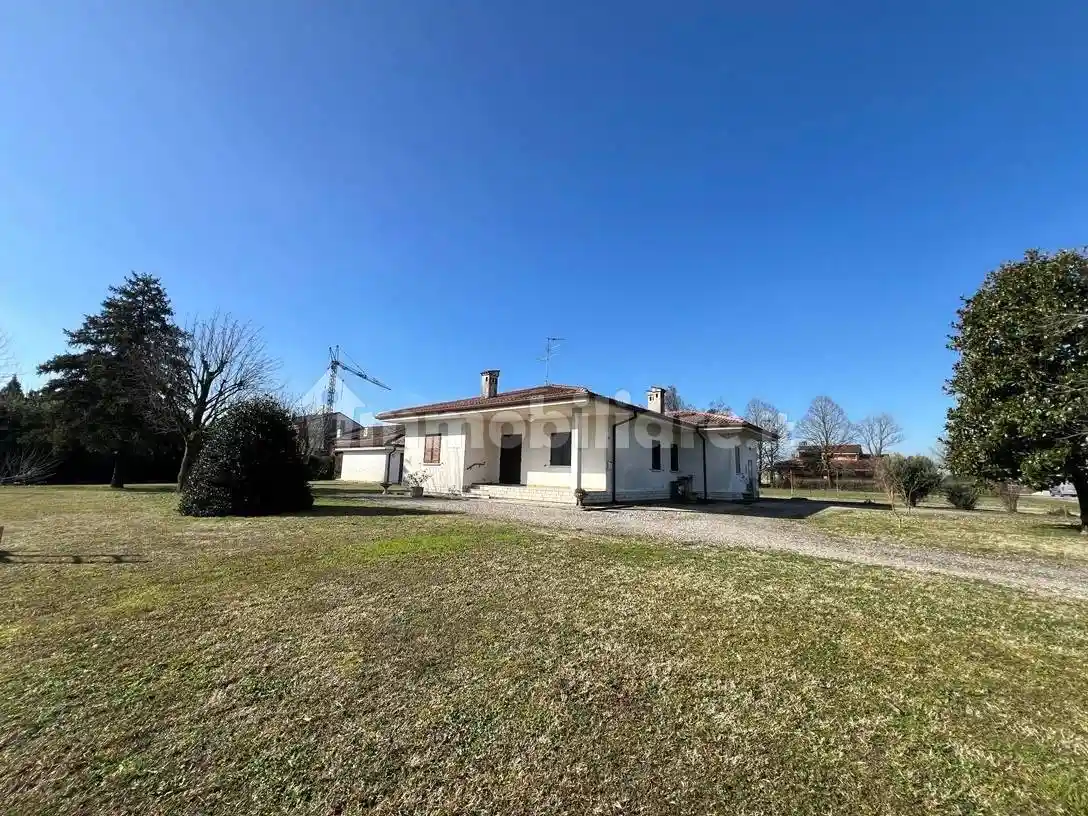 Villa in vendita a Roncoferraro