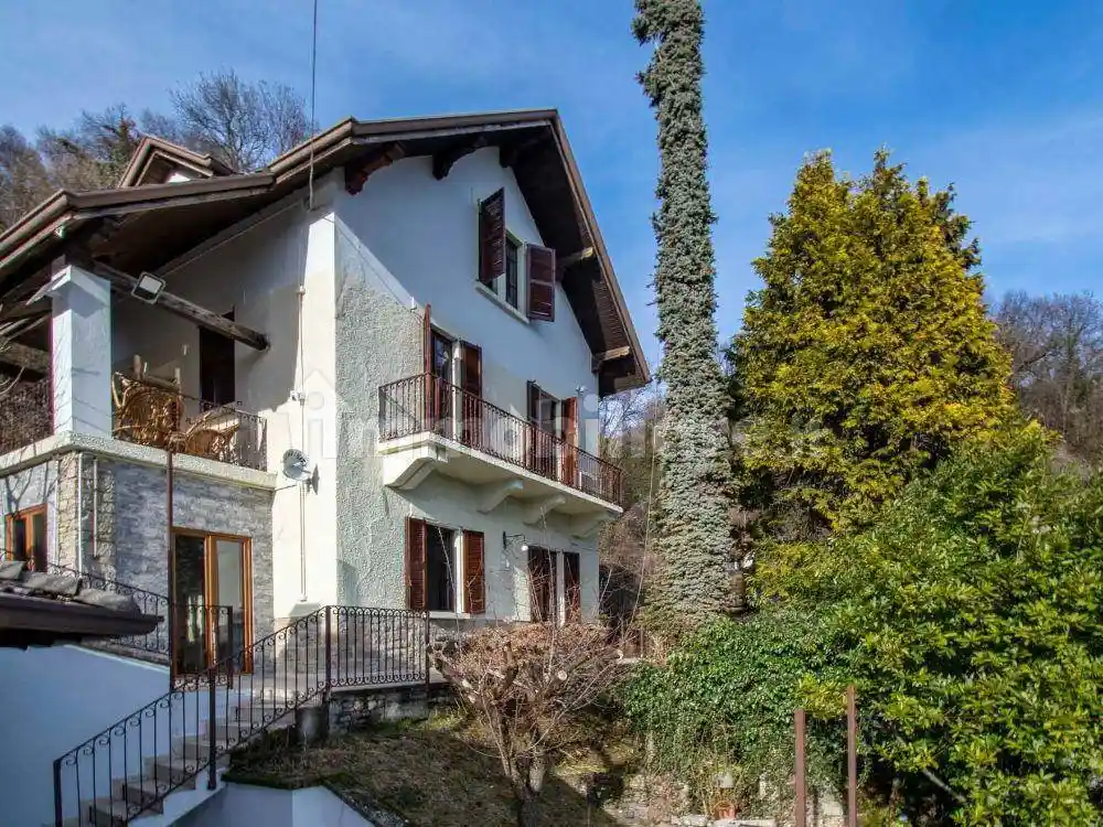 Villa in vendita a Val Brembilla