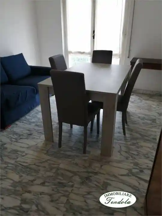 Casa indipendente in affitto a Carrara