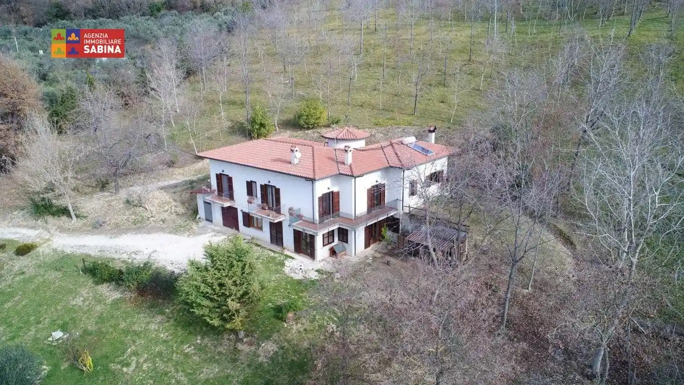 Villa in vendita a Montopoli di Sabina