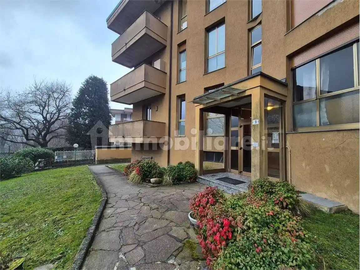 Appartamento in vendita a Lipomo