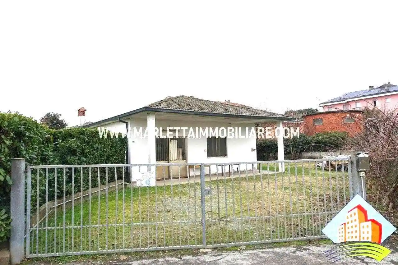 Villa in vendita a Crespiatica