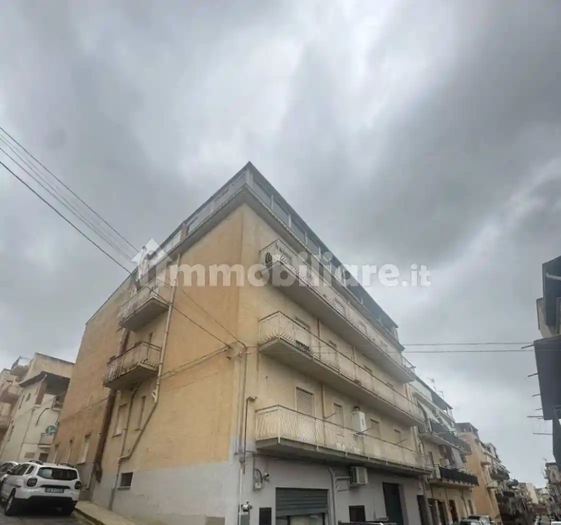 Palazzo - Edificio in affitto a Alcamo