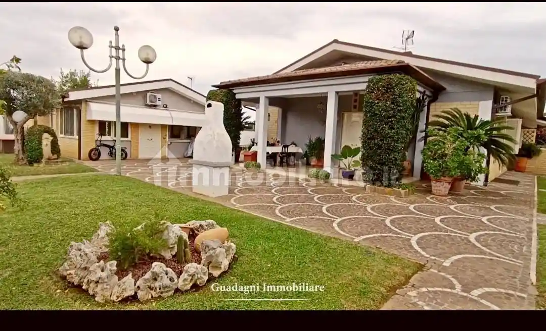 Villa in vendita a Latina