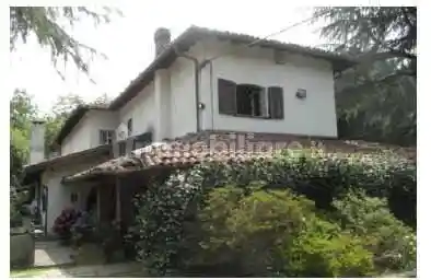 Villa in vendita a Angera