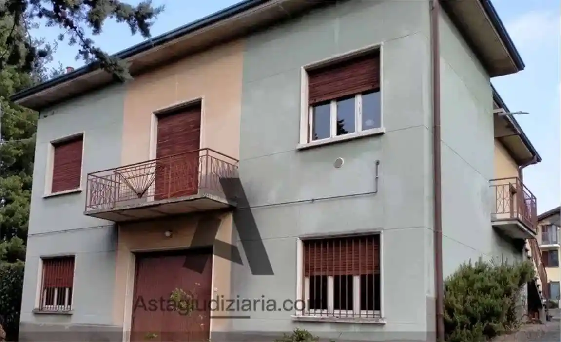 Villa in vendita a Azzate