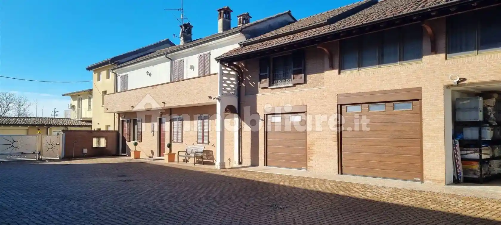 Casa indipendente in vendita a Badia Pavese