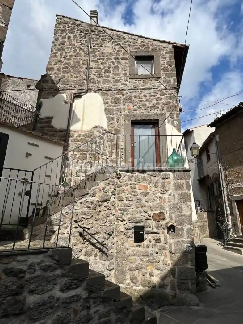 Casa indipendente in affitto a Vitorchiano