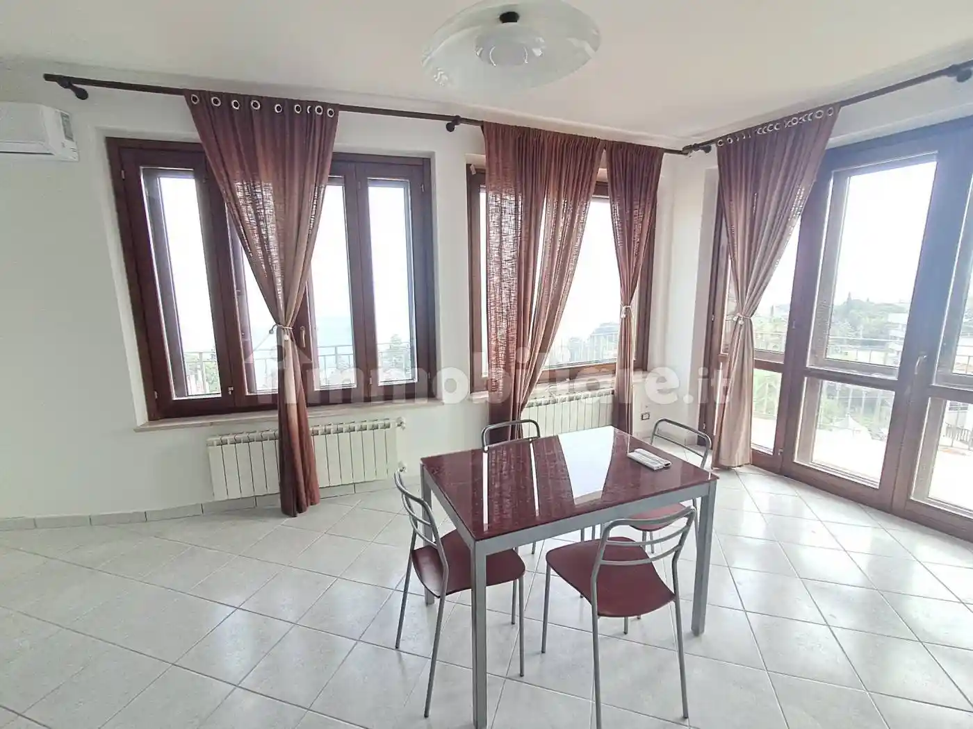 Appartamento in affitto a Soverato