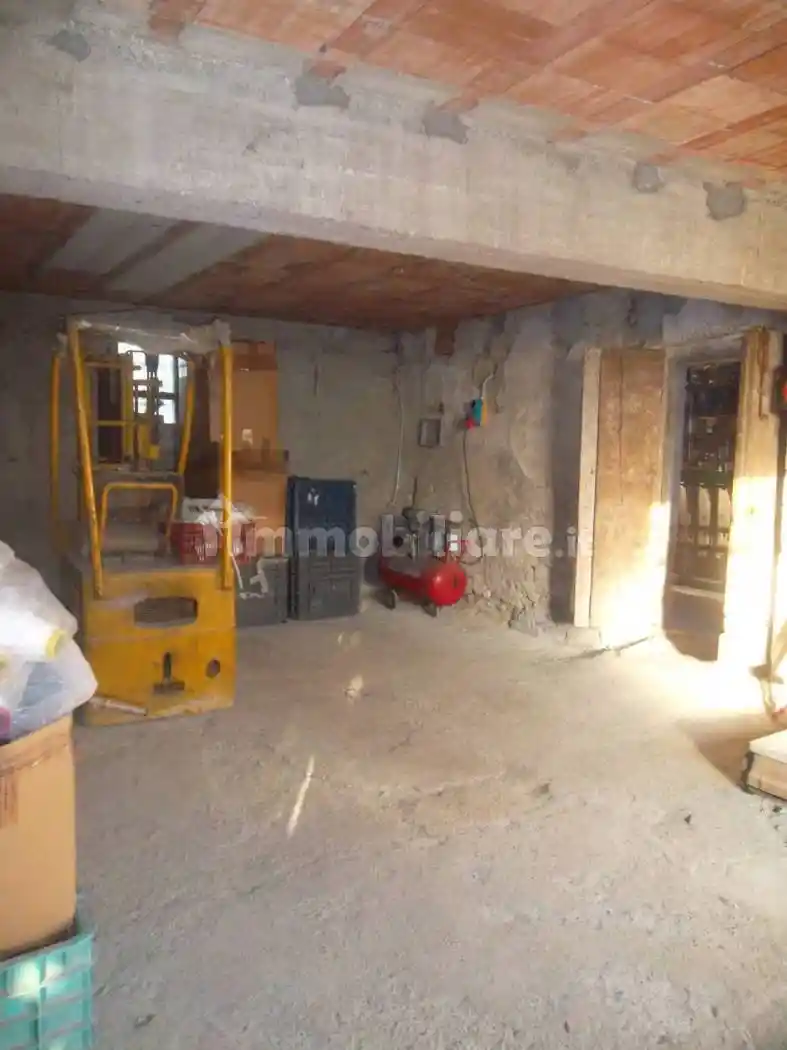 Rustico - Casale in vendita a Prato