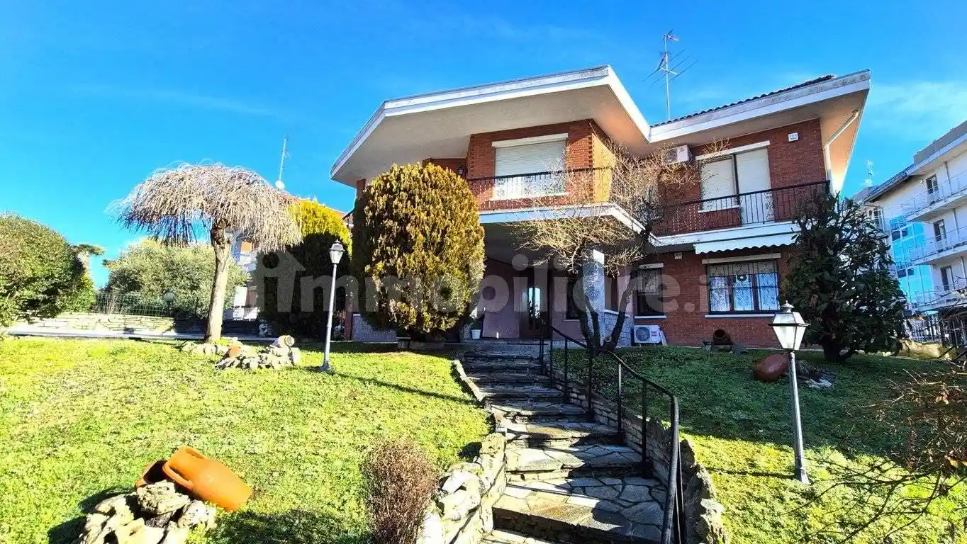 Villa in vendita a Valenza