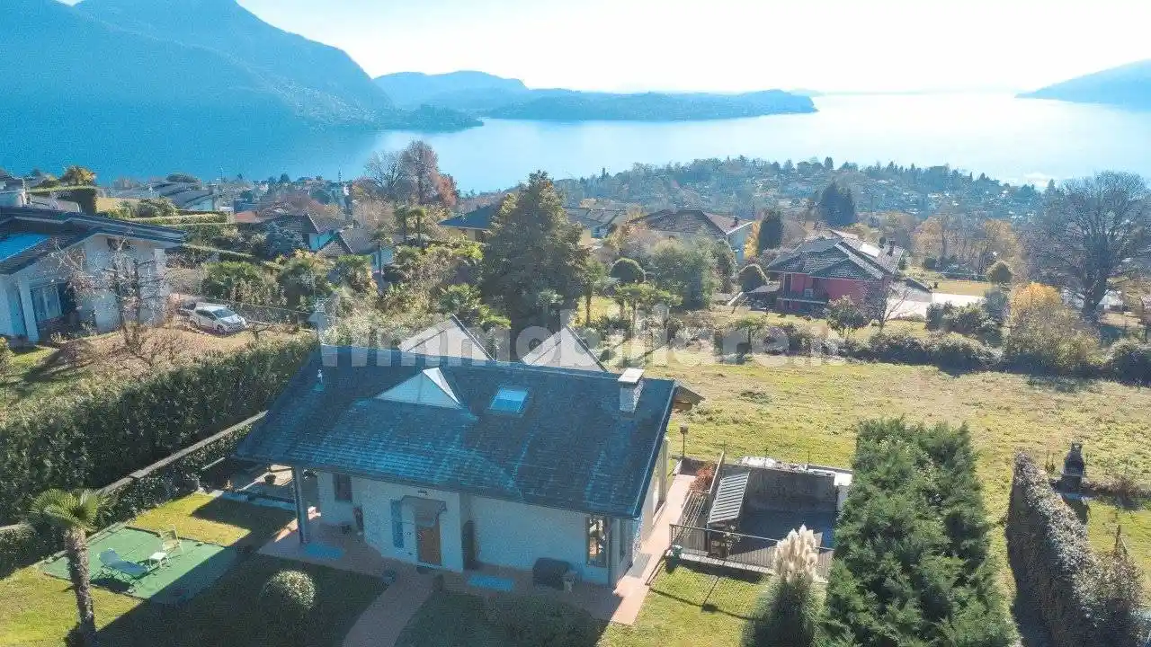 Villa in vendita a Arizzano