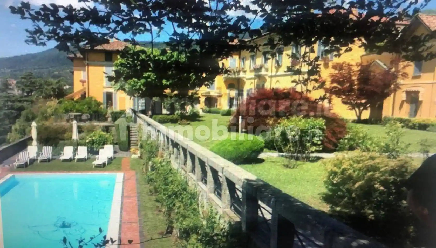 Villa in vendita a Erba