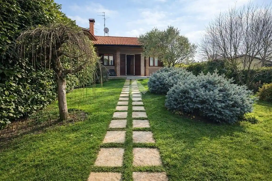 Villa in vendita a Redondesco