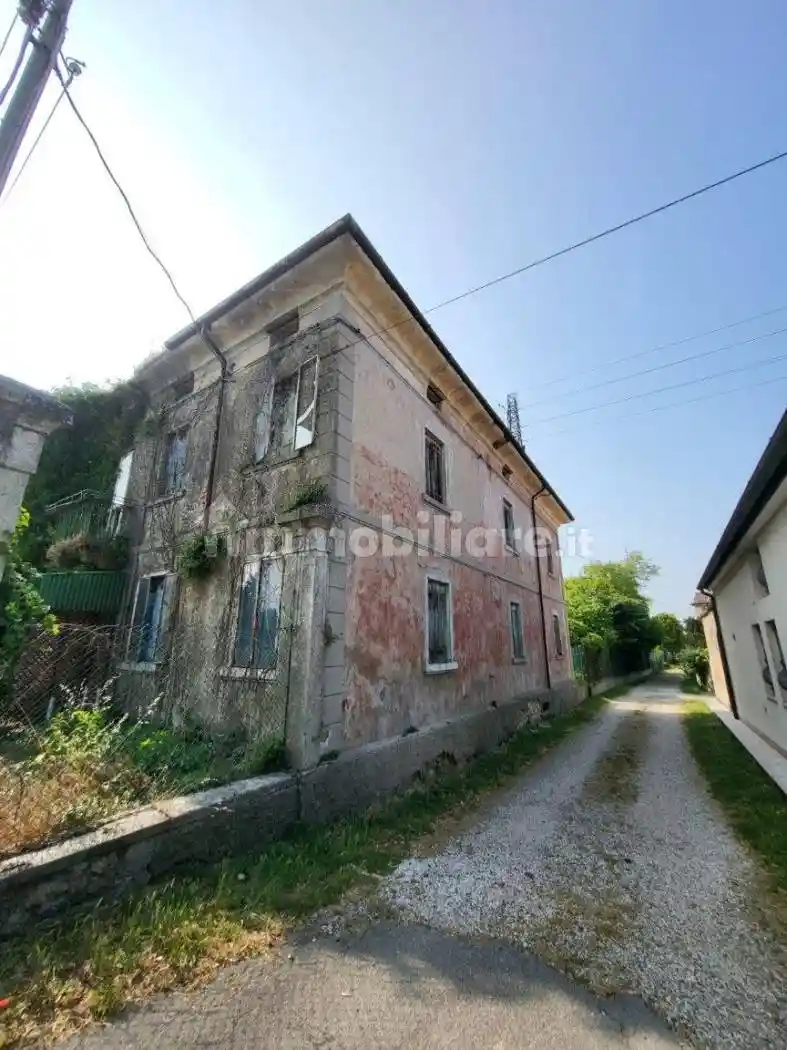 Palazzo - Edificio in vendita a Lonigo