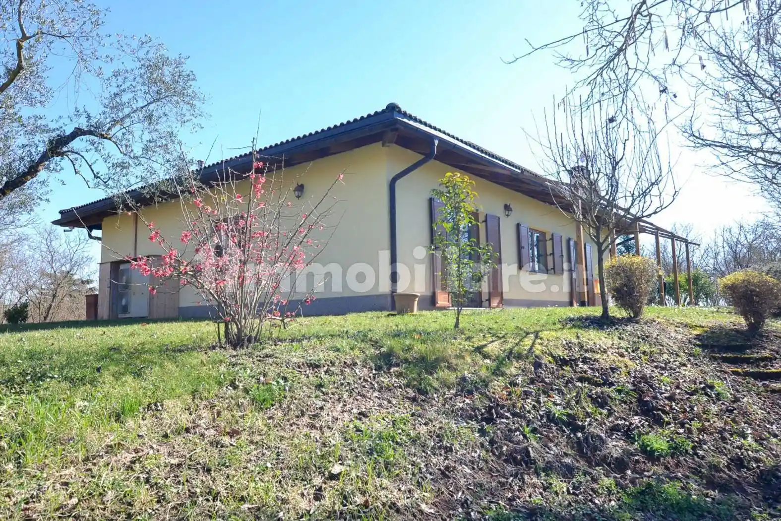 Rustico - Casale in vendita a Capranica