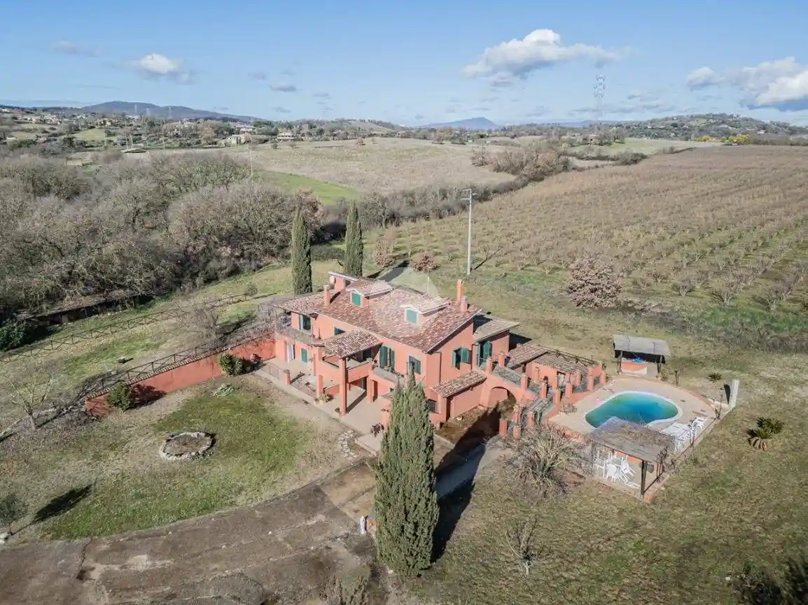 Villa in vendita a Nepi
