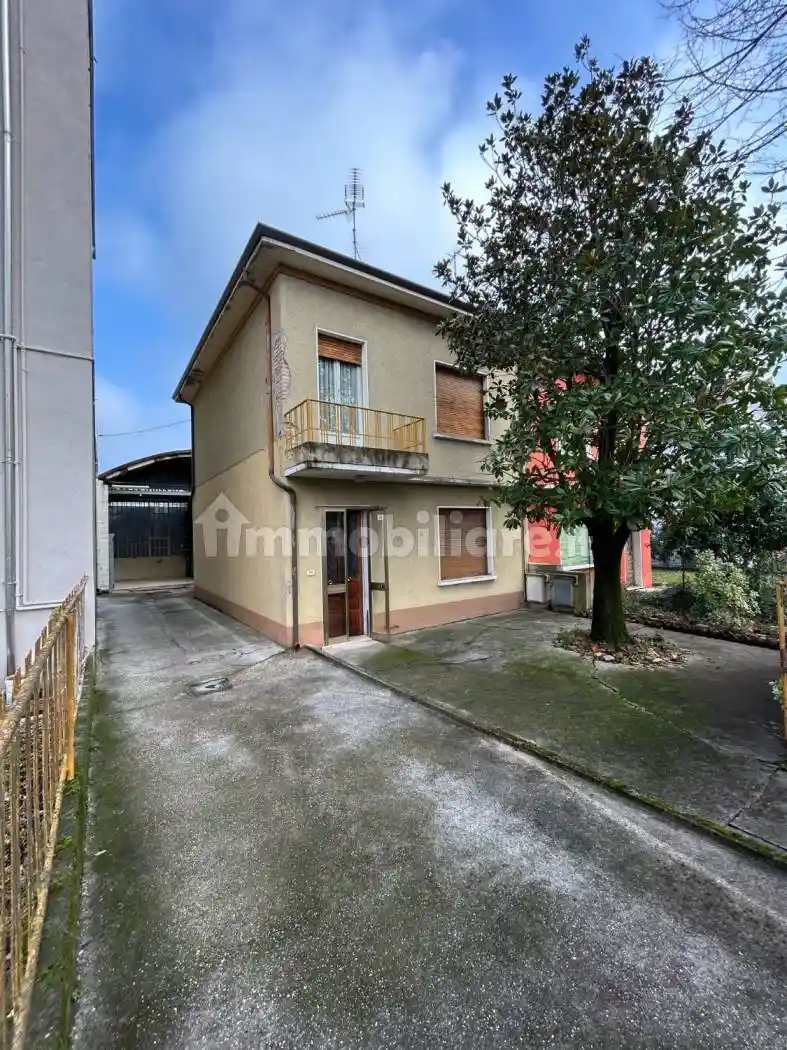 Villa in vendita a Quistello