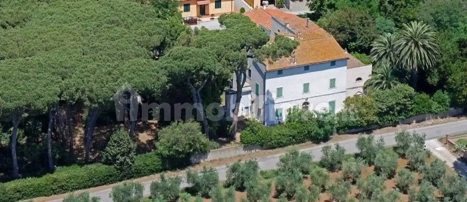 Villa in vendita a Cecina