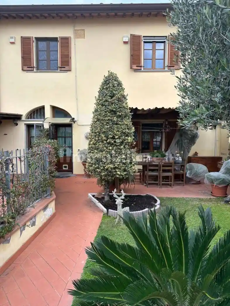 Casa indipendente in vendita a Cascina